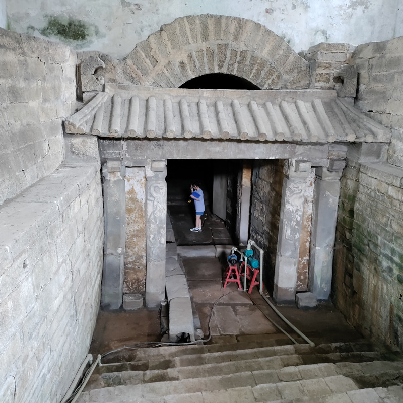 孟知祥墓现场指导安装视察工作
